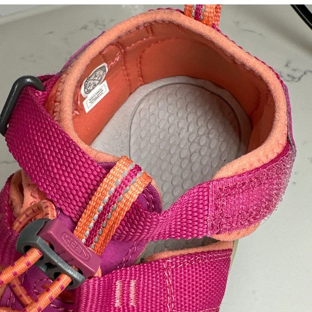 KEEN Newport H2 Sandals Big Girls 2 Pink Water Shoes Sport 1014267 Hiking Walk